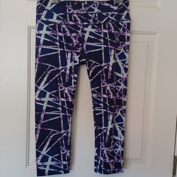 Athleta Pants - Athleta capri yoga pants